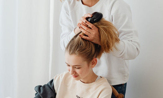 Les erreurs à éviter quand on se boucle les cheveux (et comment les corriger).